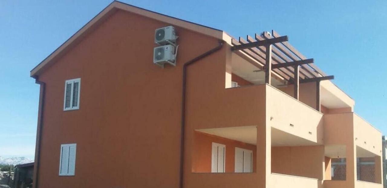 Apartman Matej With Pool Povljana Exterior foto